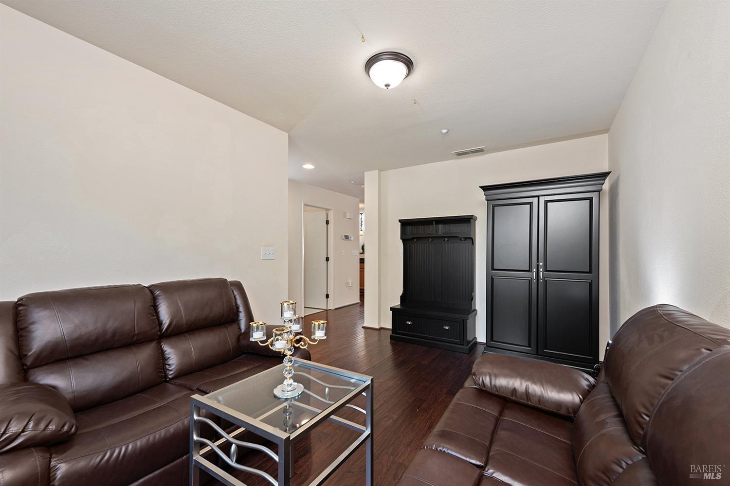 24 Kelly Dr
