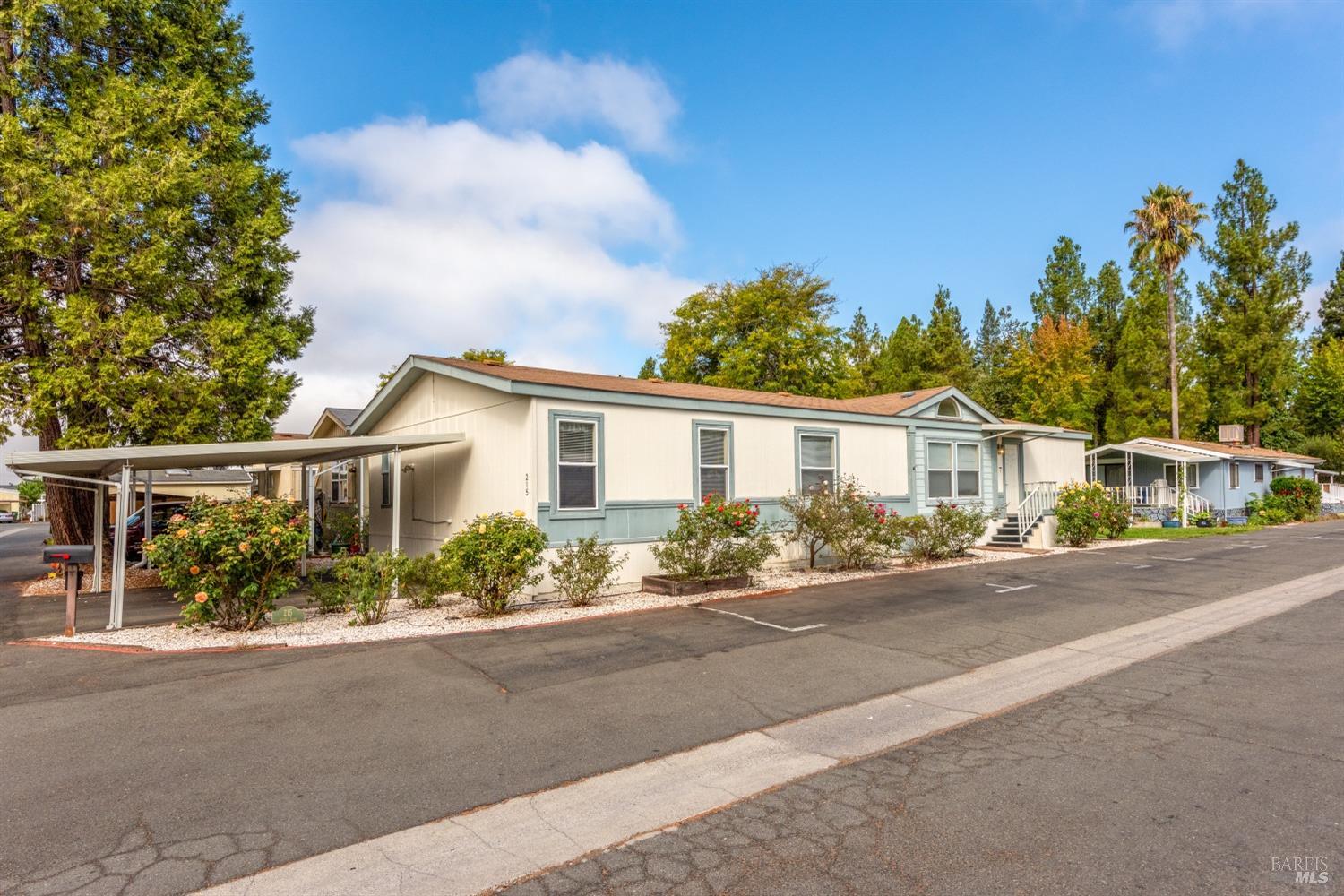 215 Apple Ln