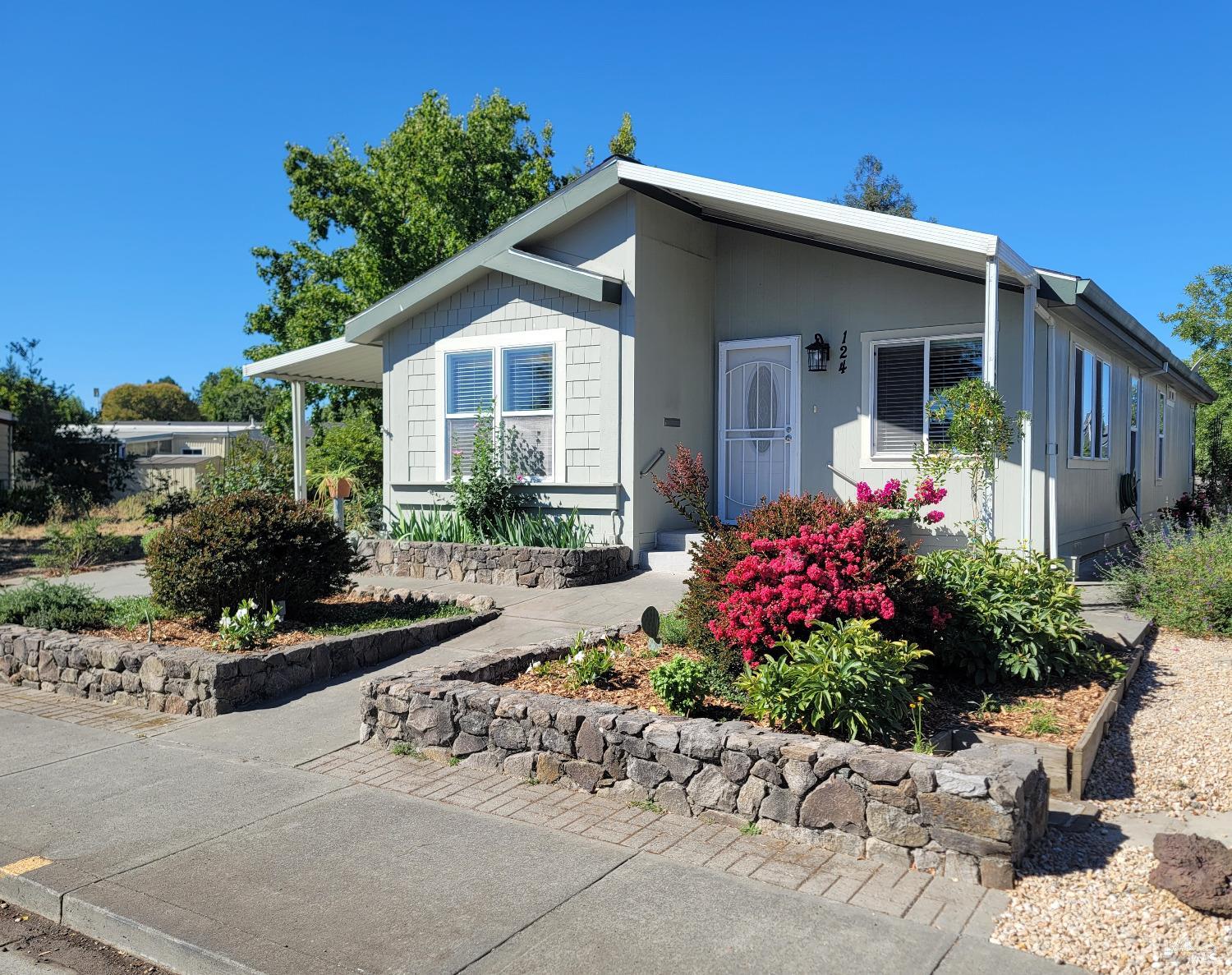 124 Westgate Cir