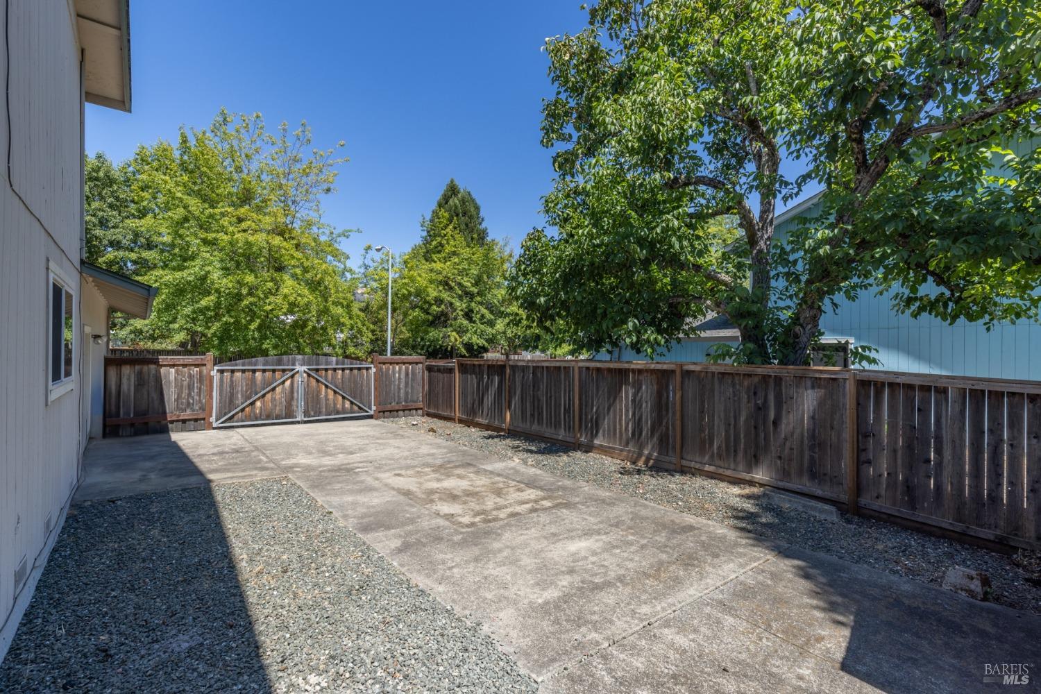 5720 Los Alamos Ct
