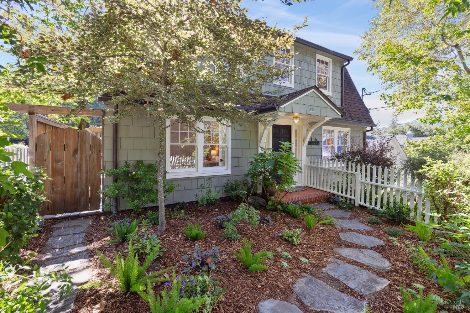 16 Altamira Ave