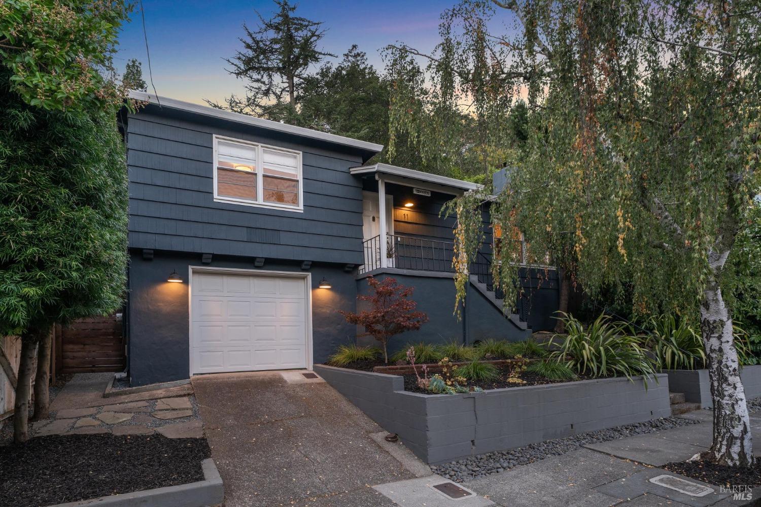 11 Cedar St