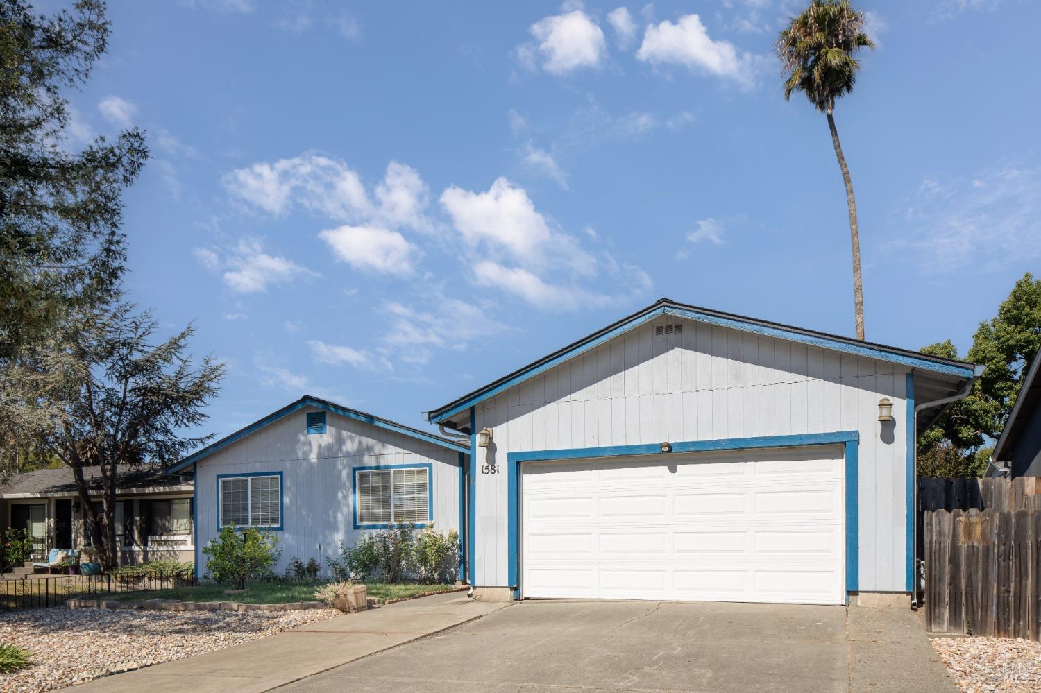 1581 Trellis Ln E