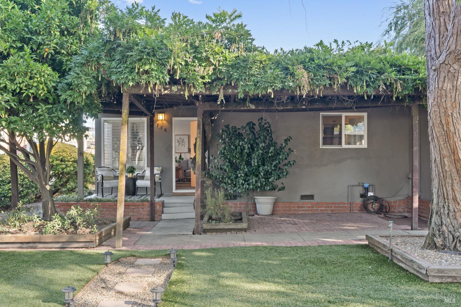 756 Plaza Amapola Dr
