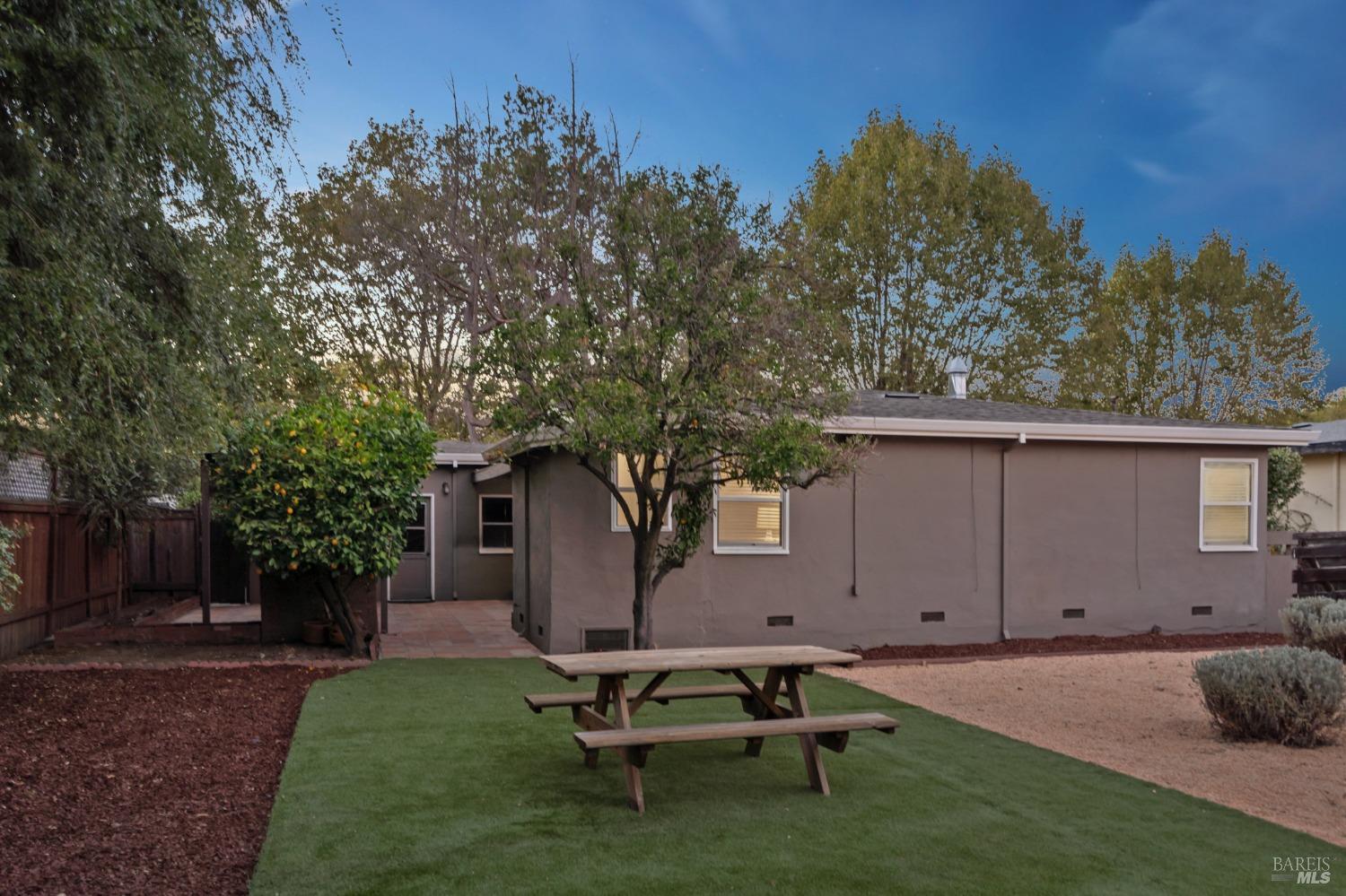 756 Plaza Amapola Dr