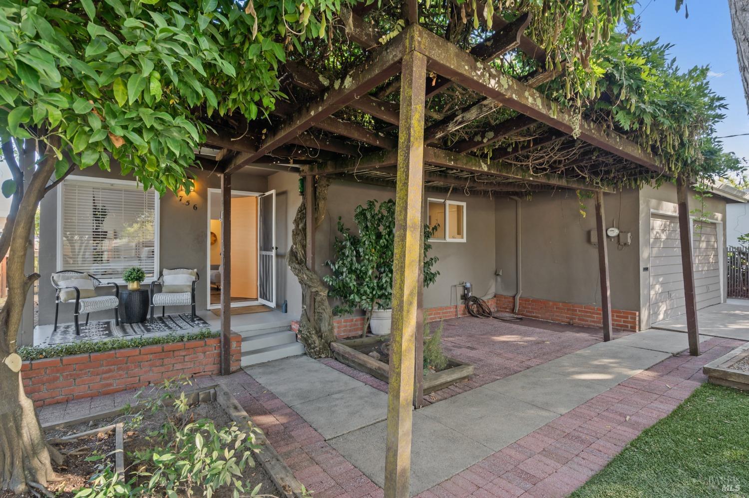 756 Plaza Amapola Dr