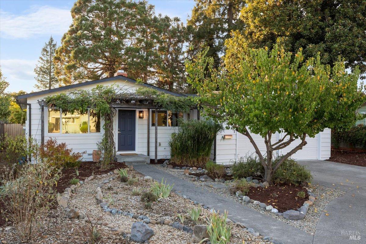 711 Sterling Ct