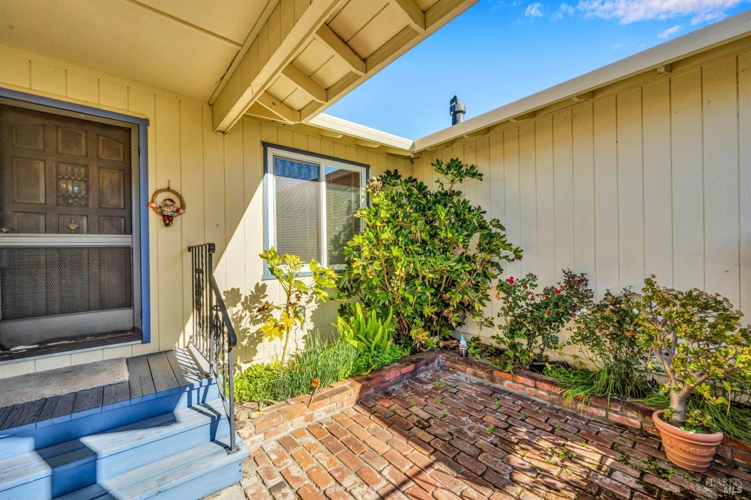 5709 Reynaud Ct