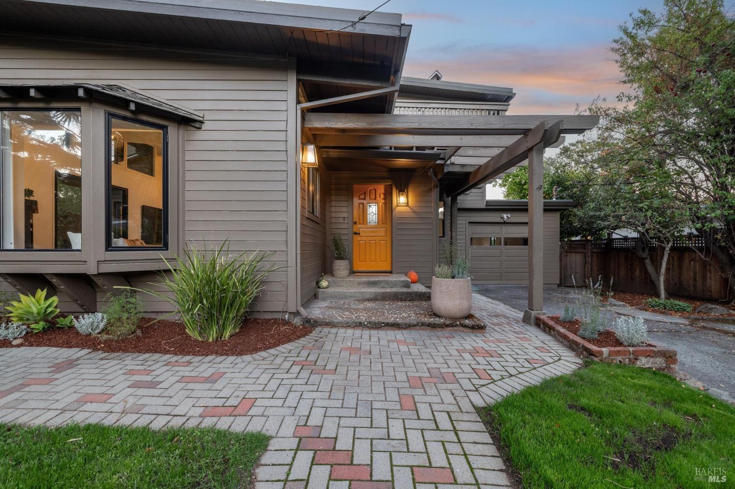 15 Lilac Ave