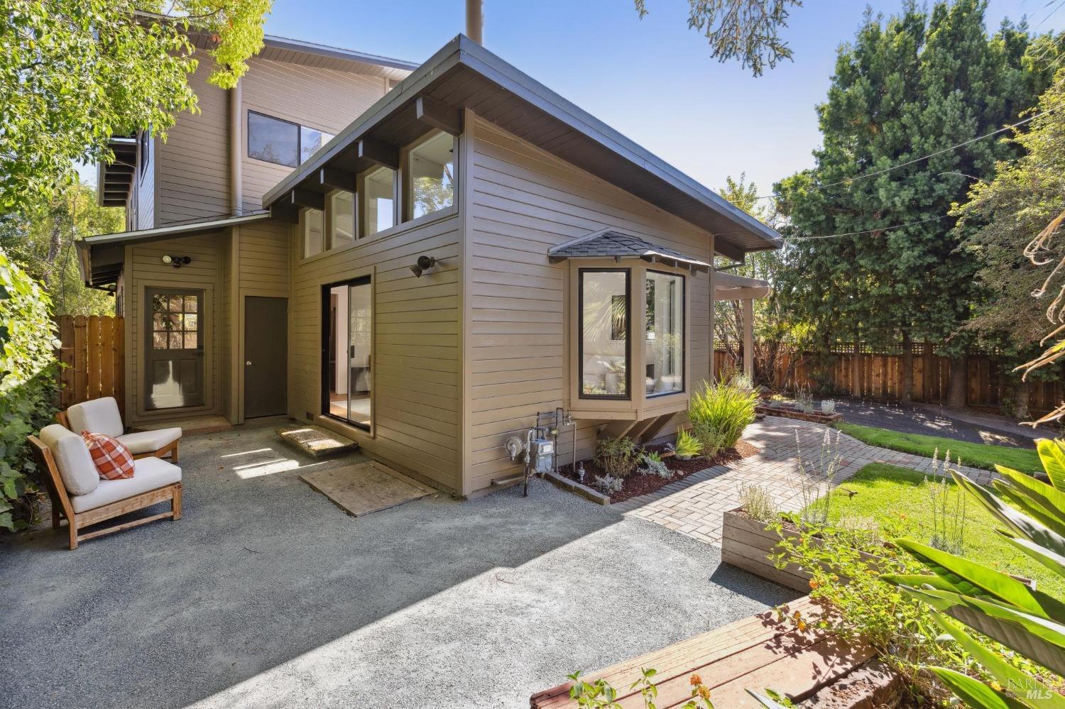 15 Lilac Ave