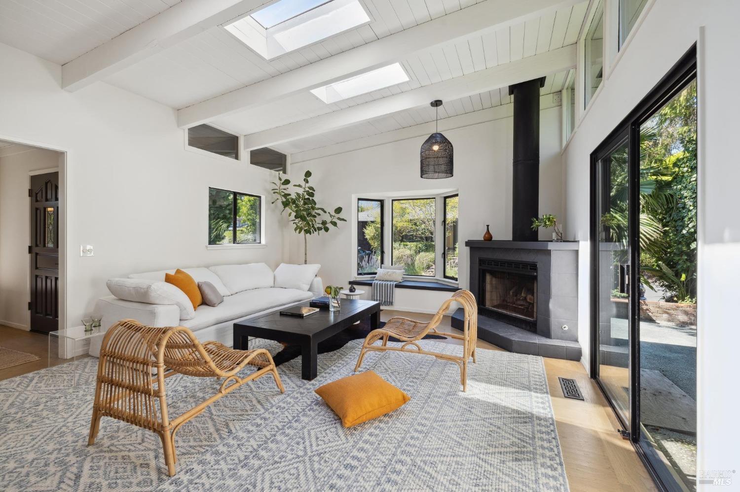 15 Lilac Ave
