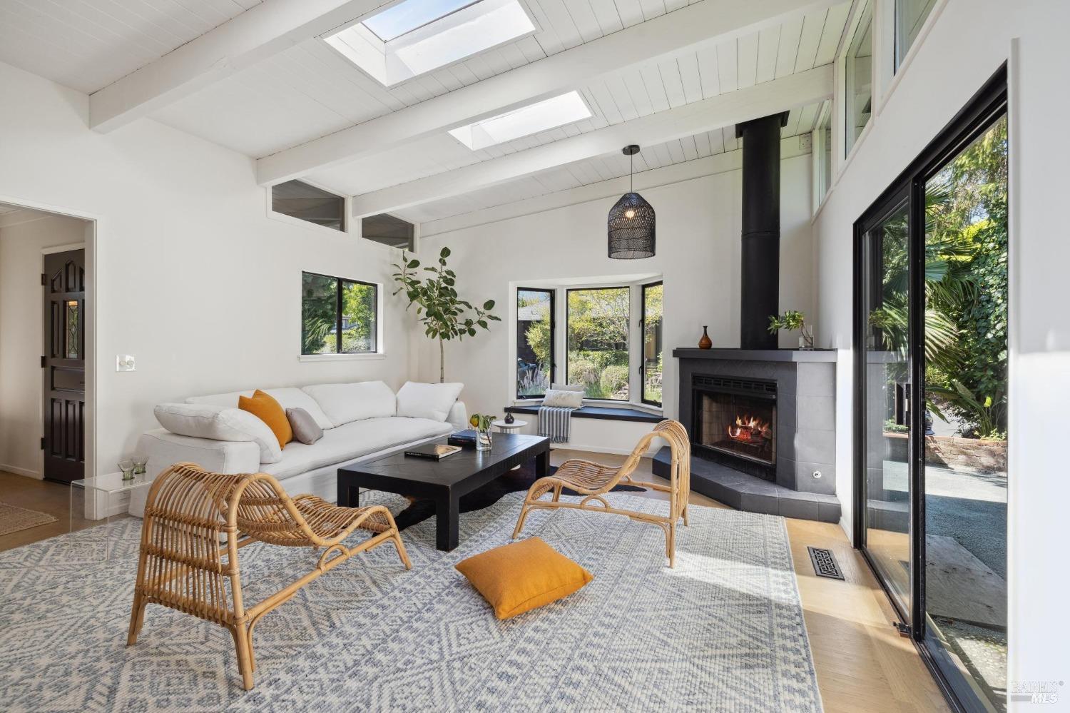 15 Lilac Ave