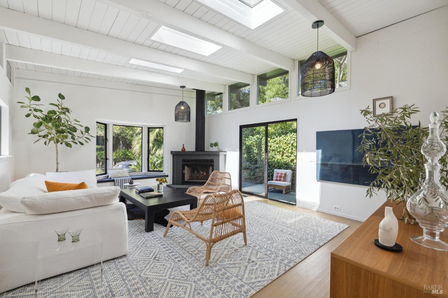 15 Lilac Ave