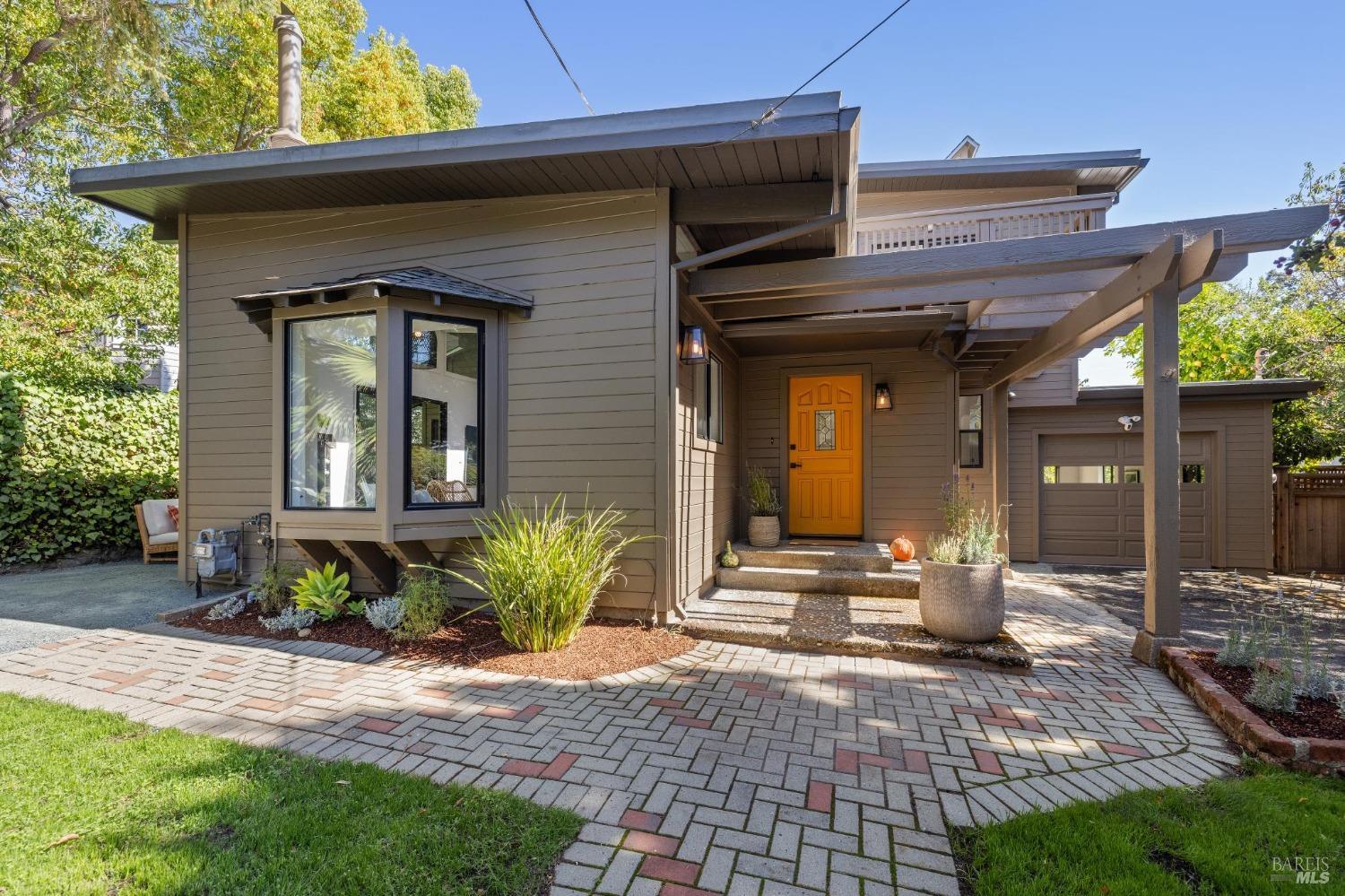 15 Lilac Ave