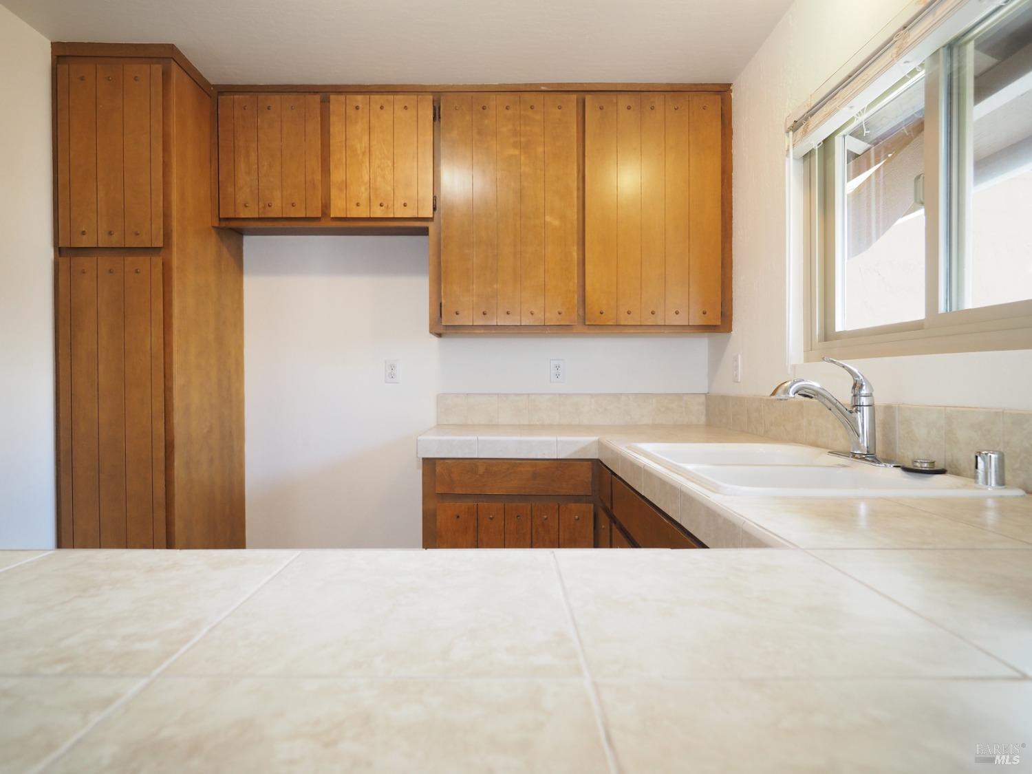 702 Adobe Dr
