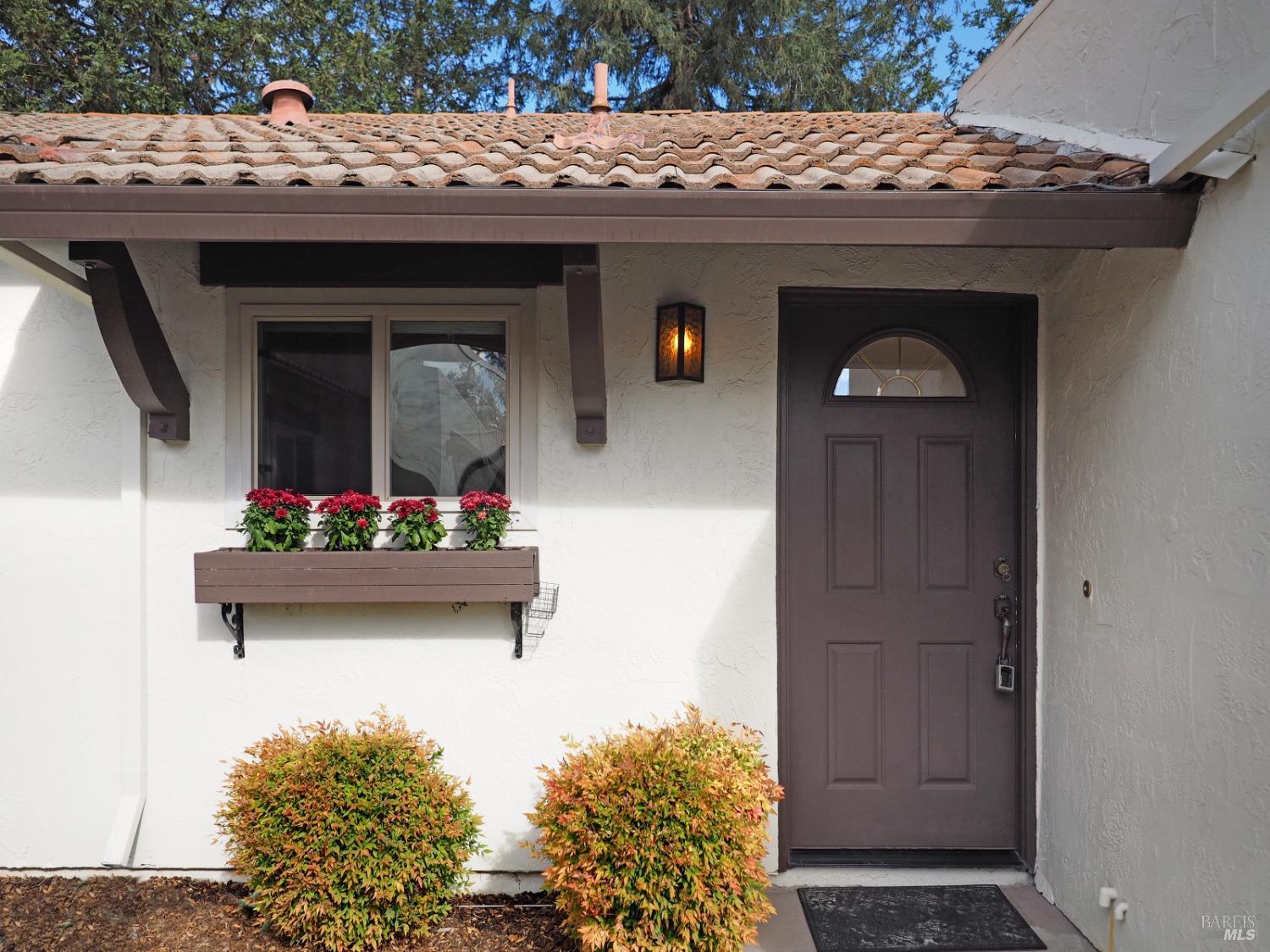 702 Adobe Dr