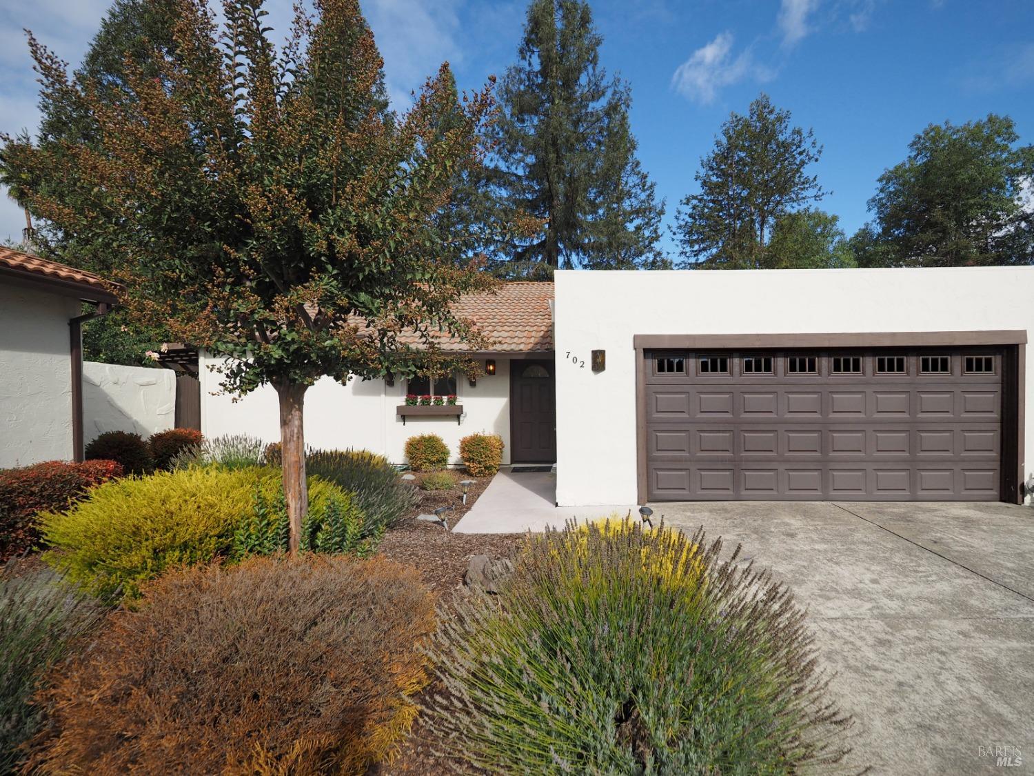702 Adobe Dr
