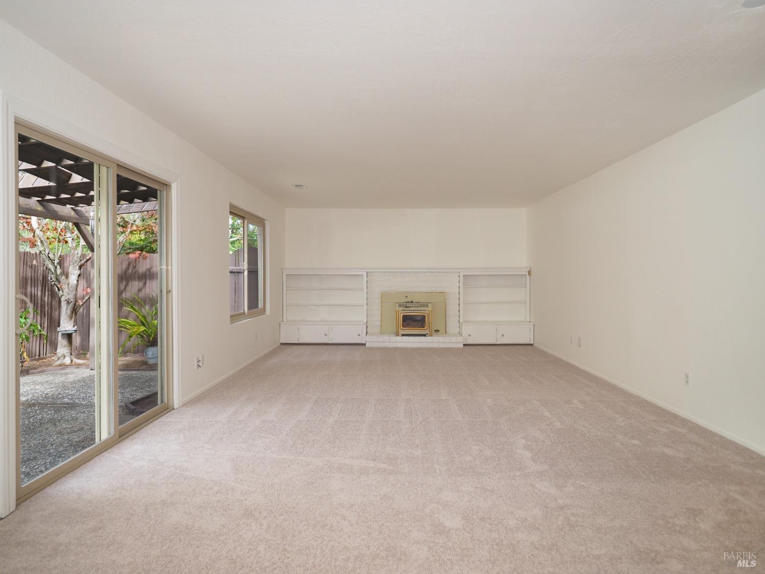 702 Adobe Dr
