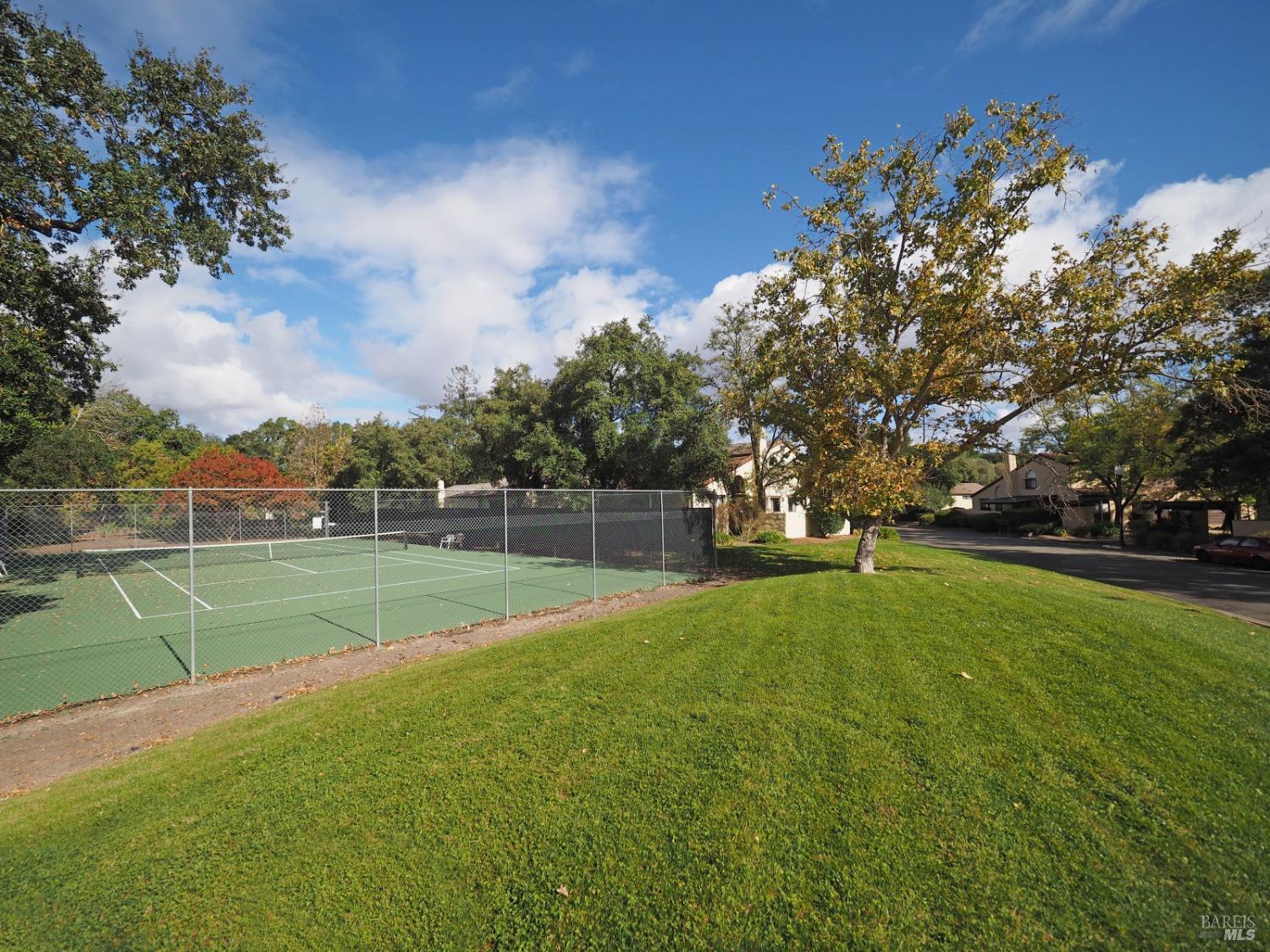 702 Adobe Dr