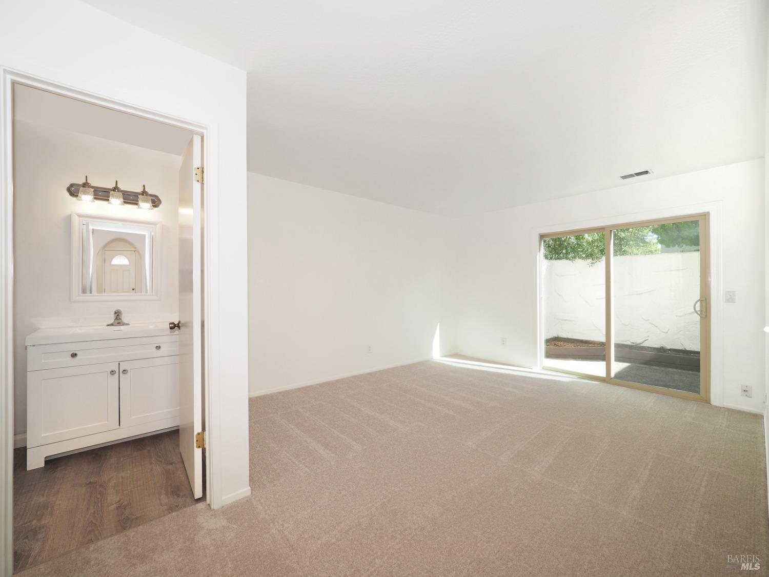 702 Adobe Dr