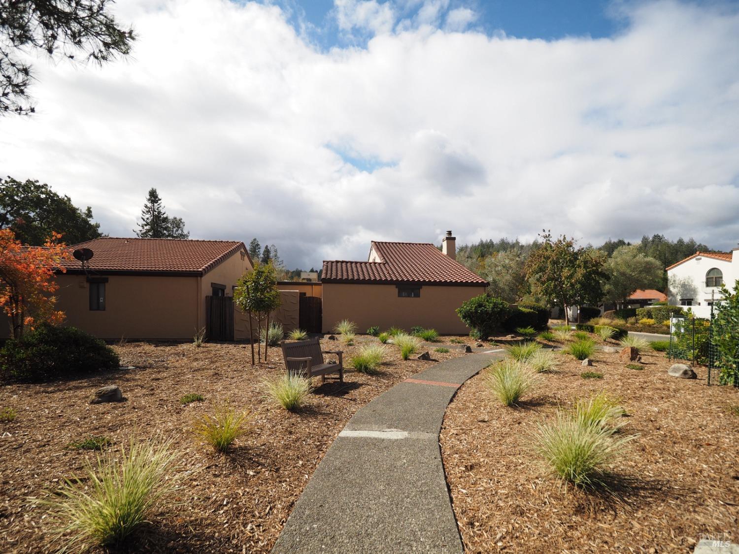 702 Adobe Dr