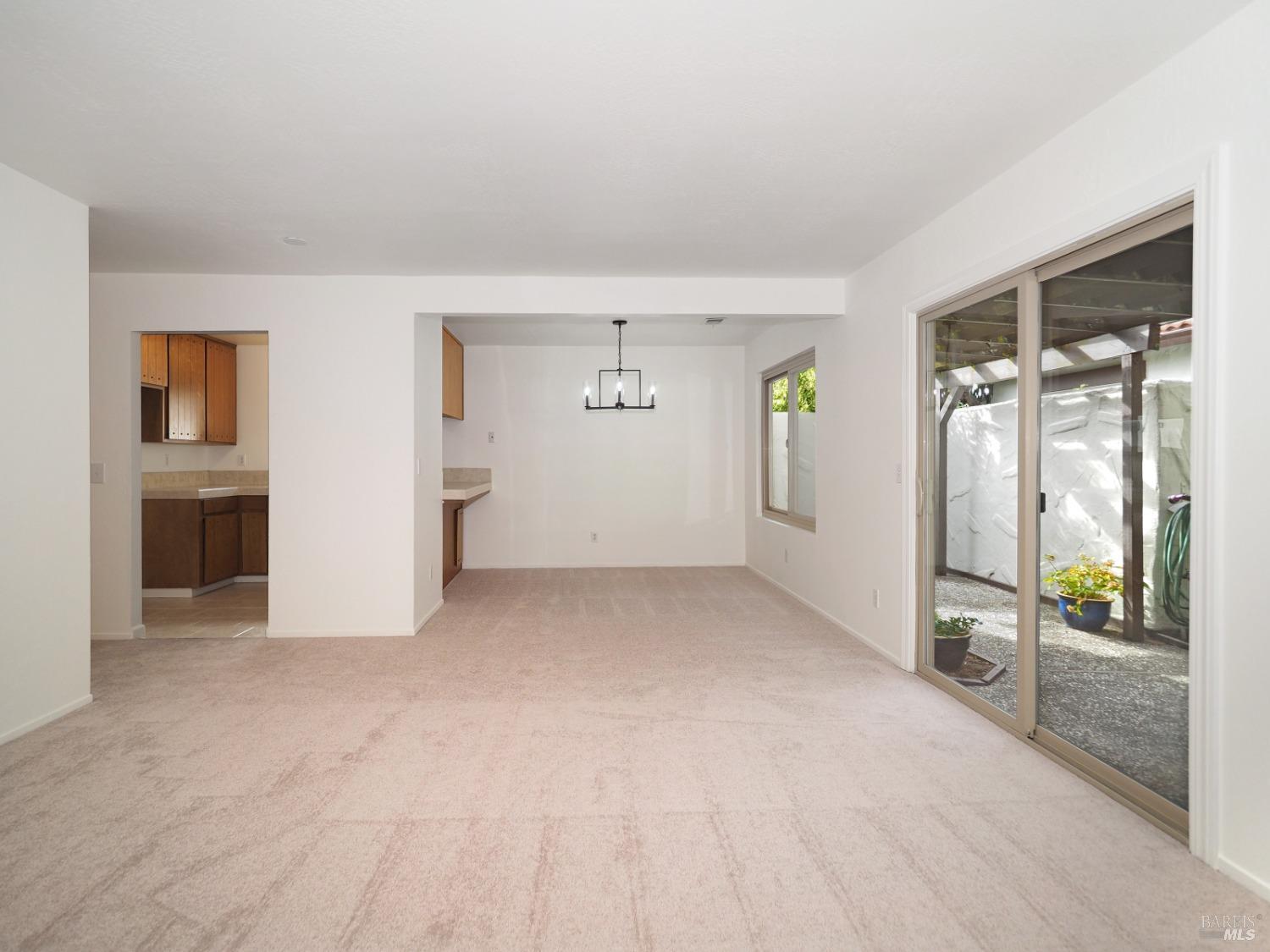 702 Adobe Dr