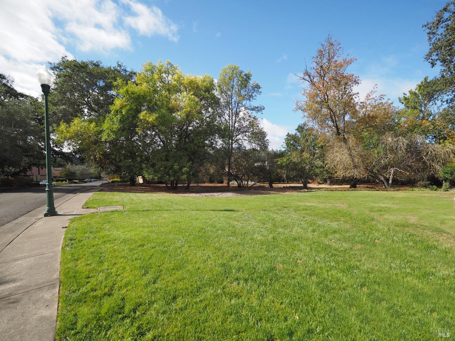 702 Adobe Dr
