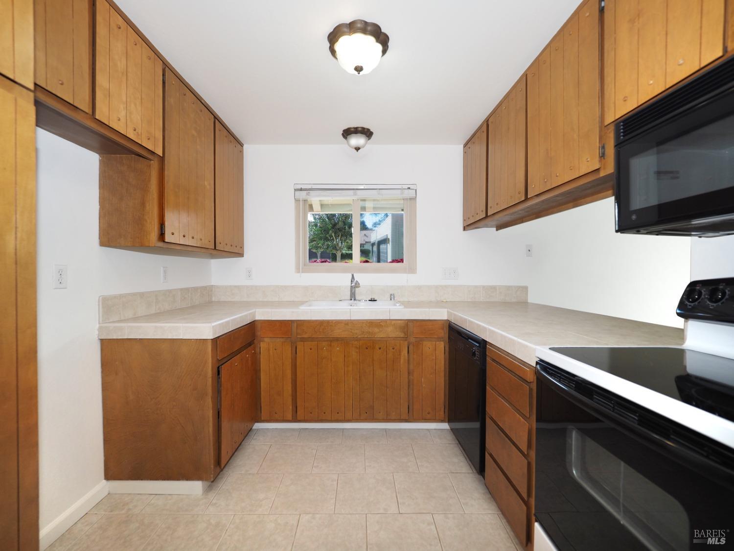 702 Adobe Dr