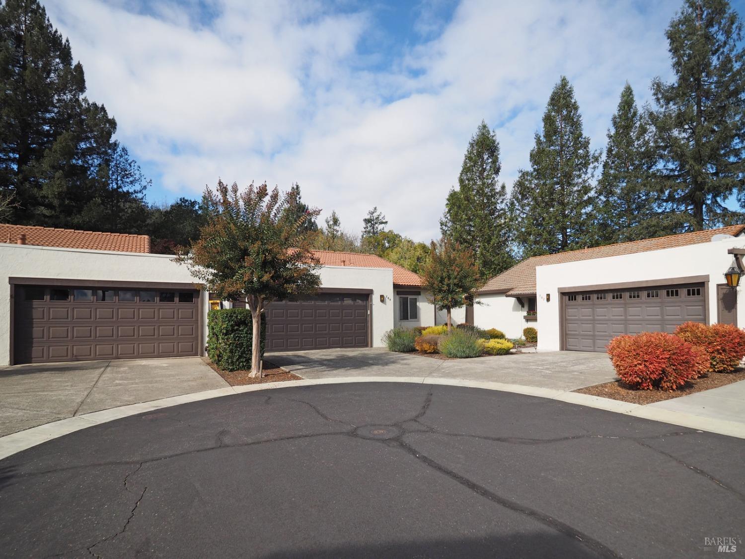 702 Adobe Dr