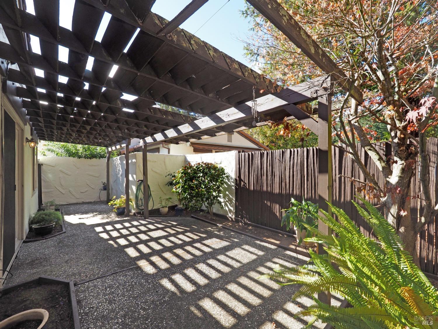 702 Adobe Dr