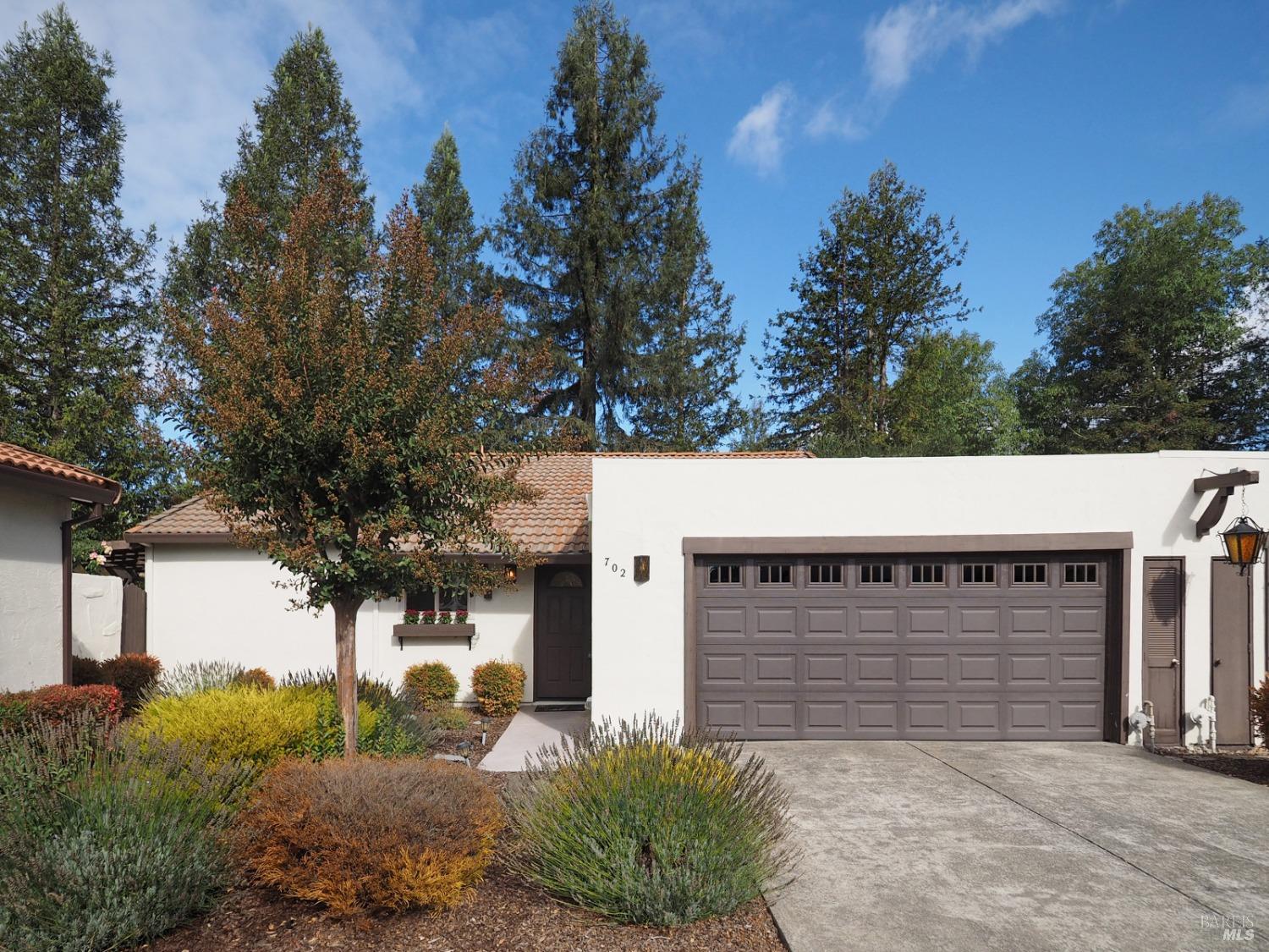 702 Adobe Dr
