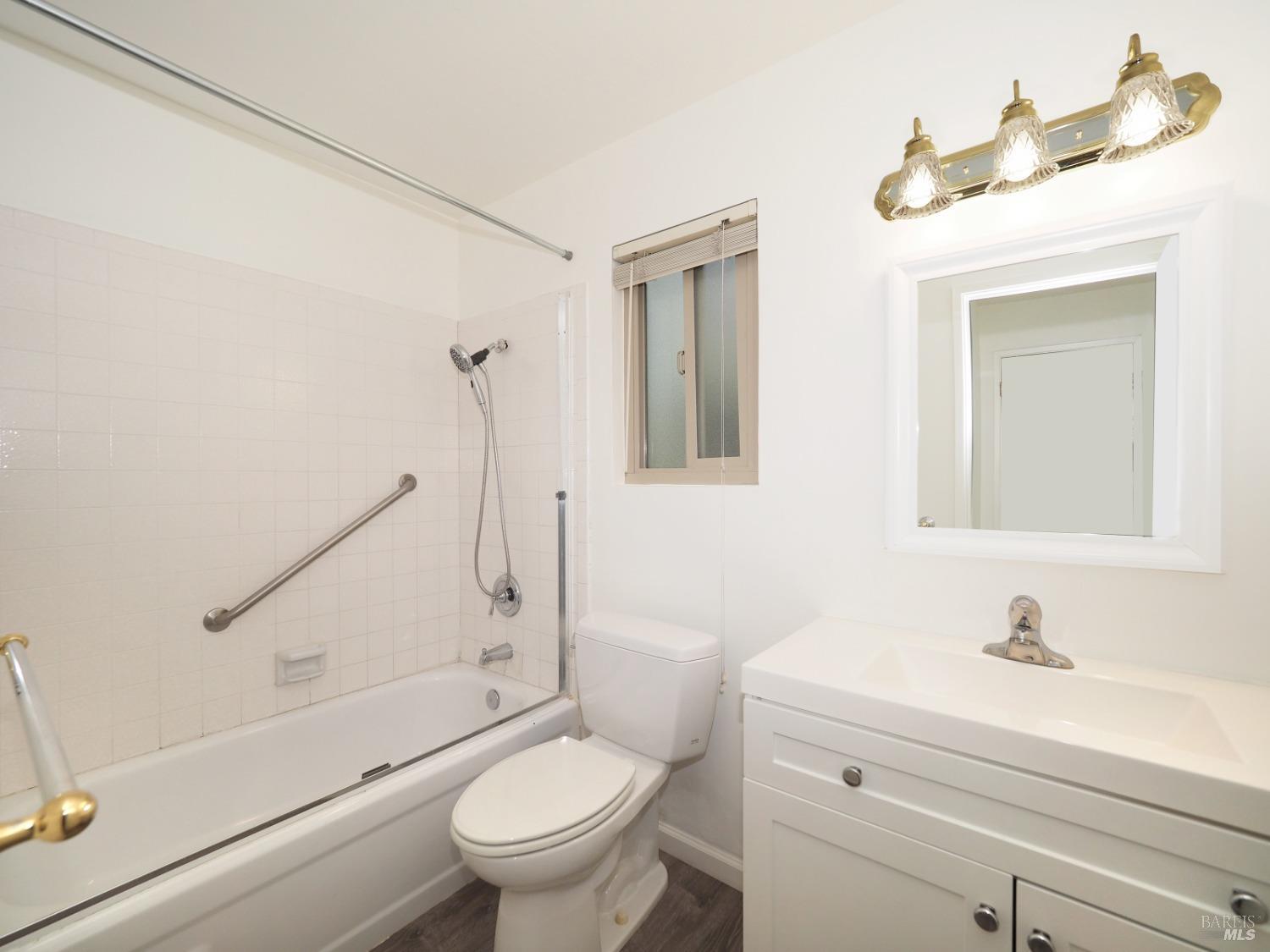 702 Adobe Dr