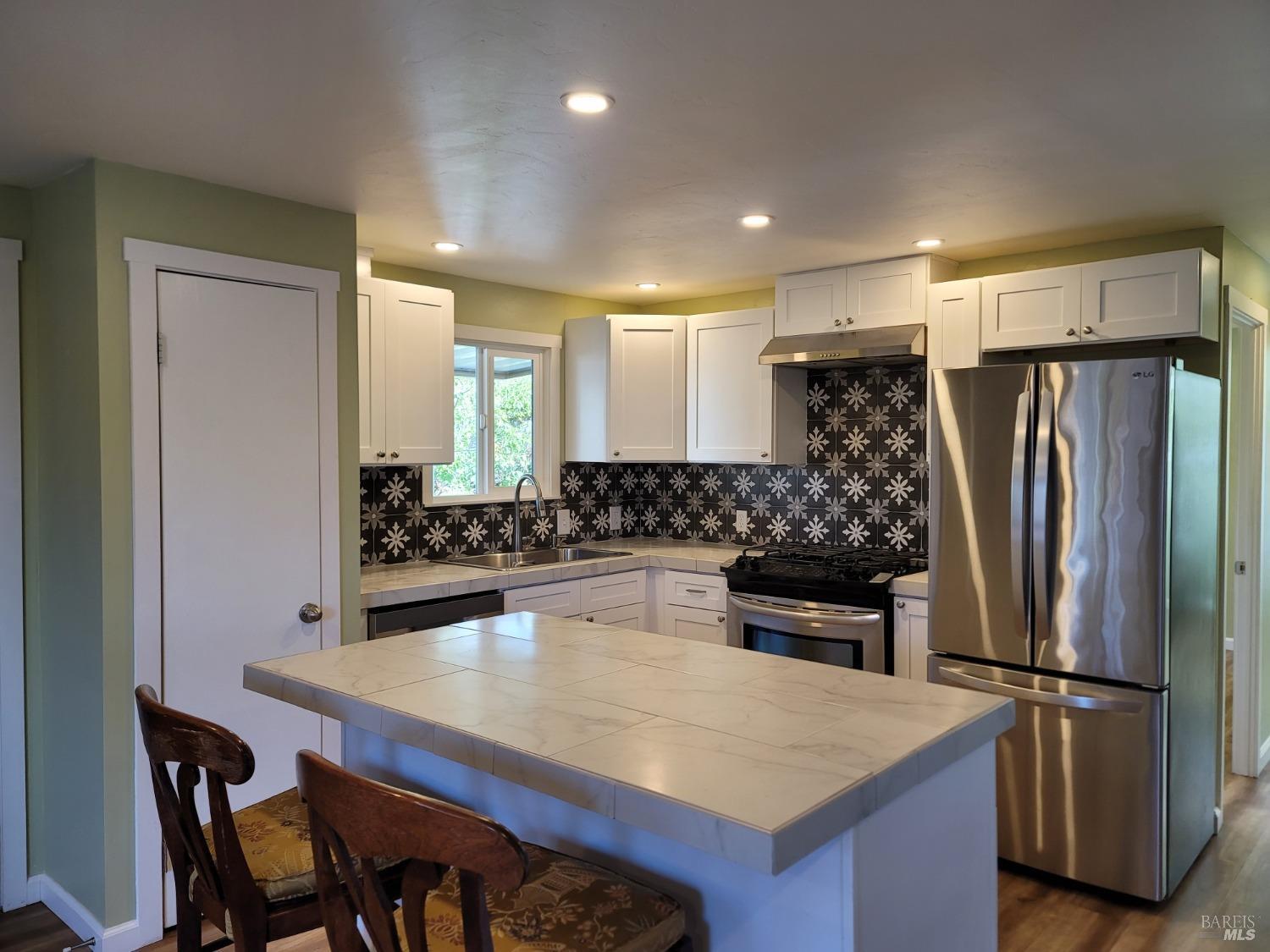 220 Hermosa Cir