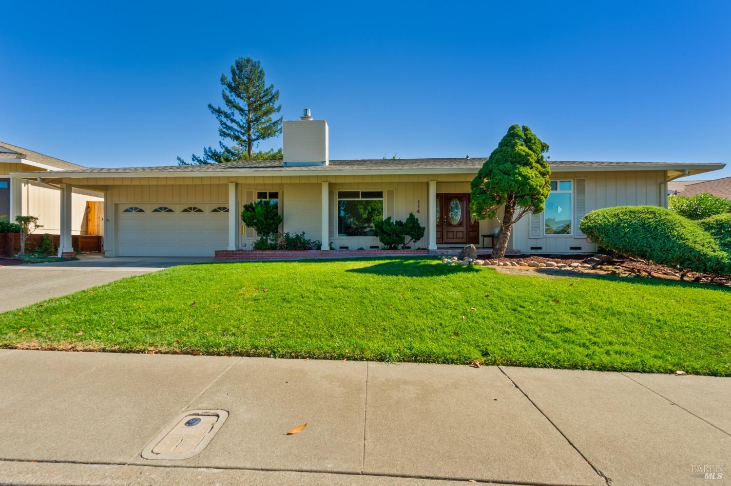 114 Valley Oaks Dr