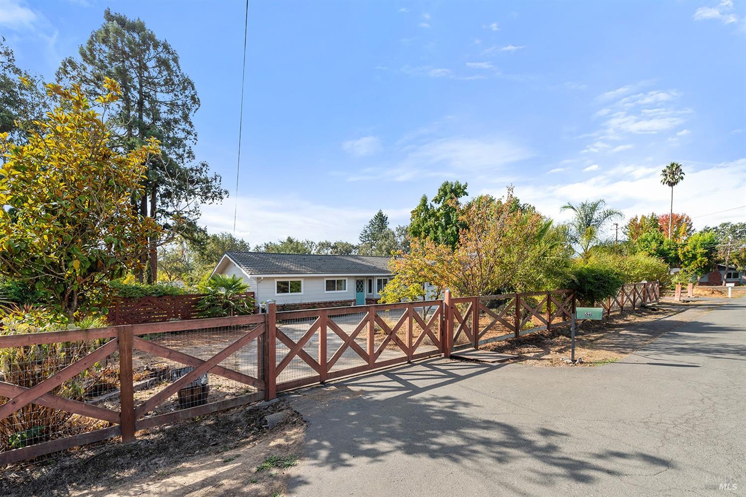 527 Hart Ln