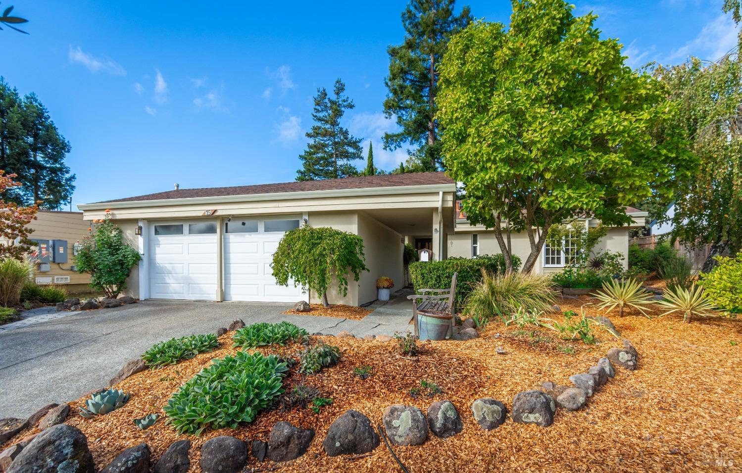 15 Jacinto Way