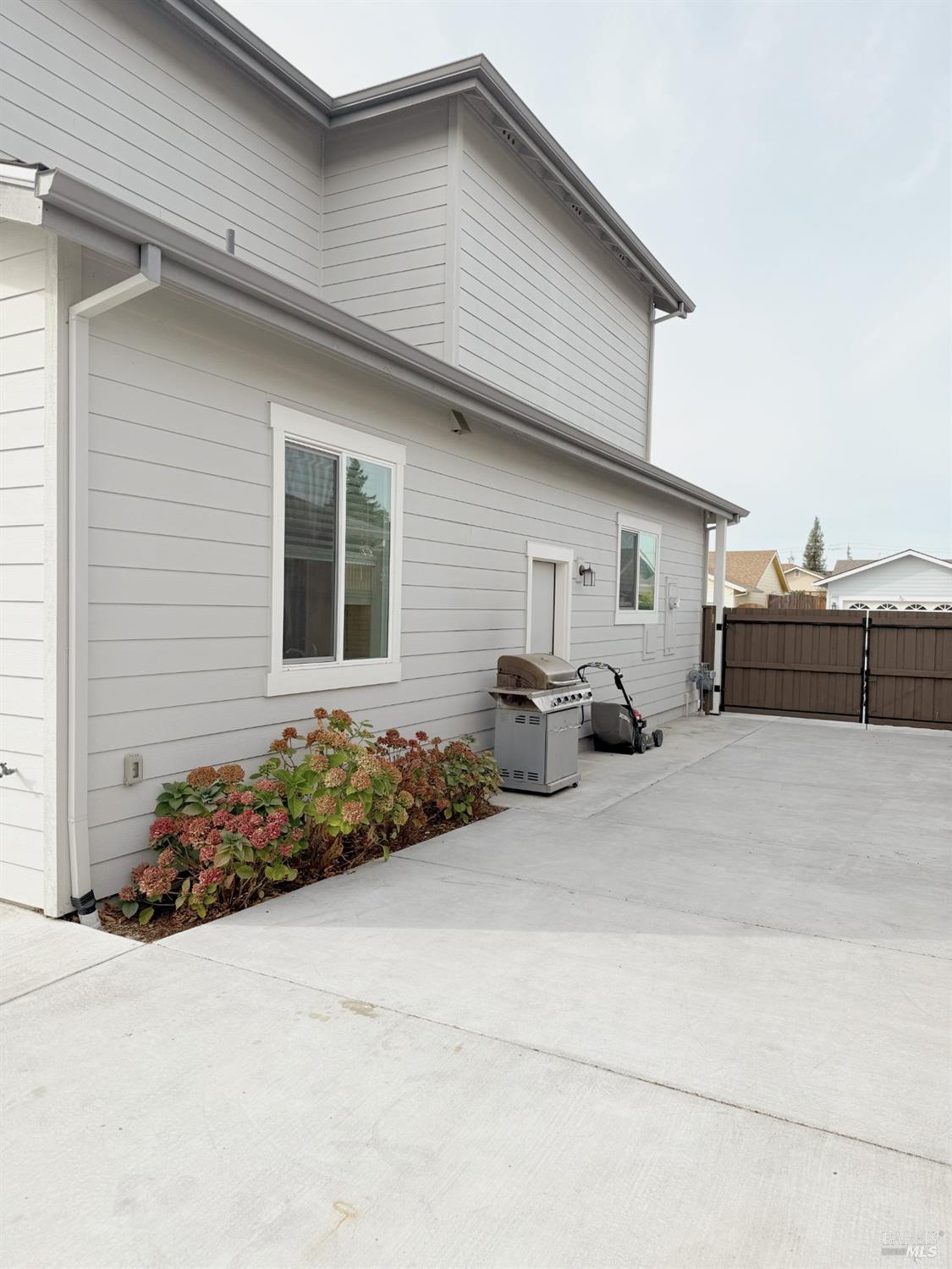 3716 Crestview Dr