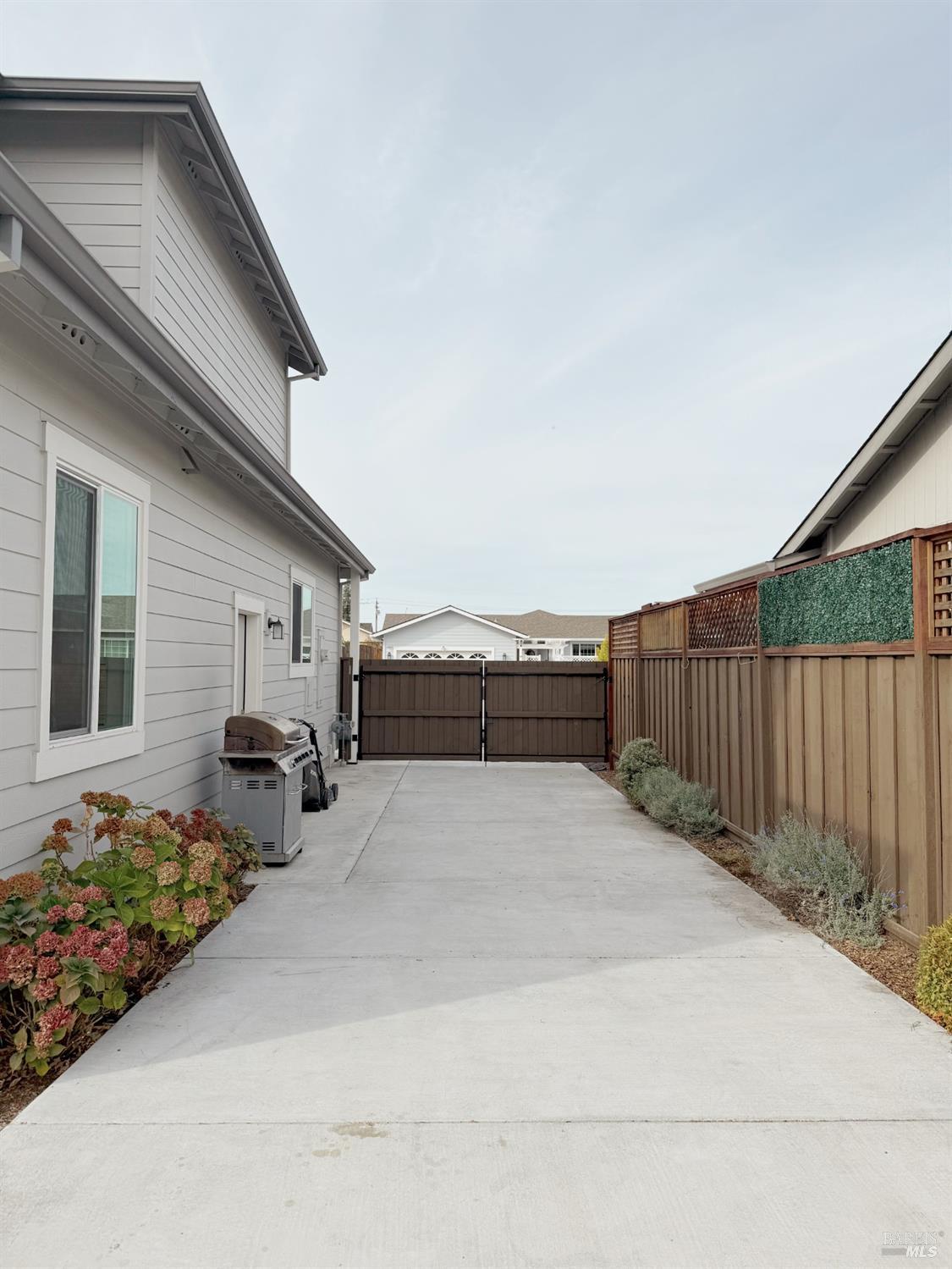 3716 Crestview Dr