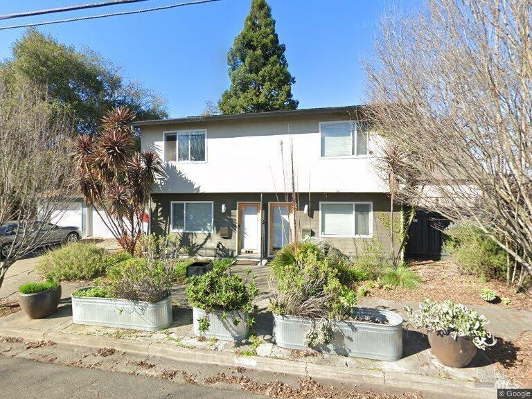 203 Hewett St