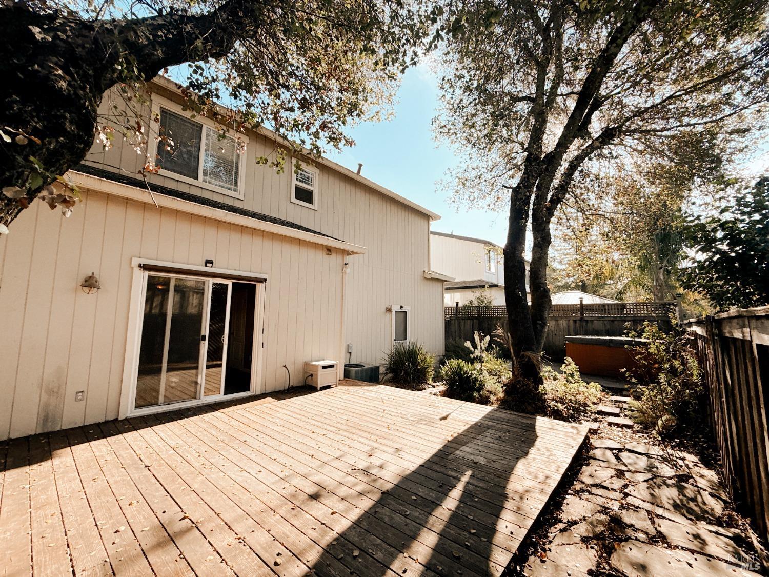 94 W Brookside Dr