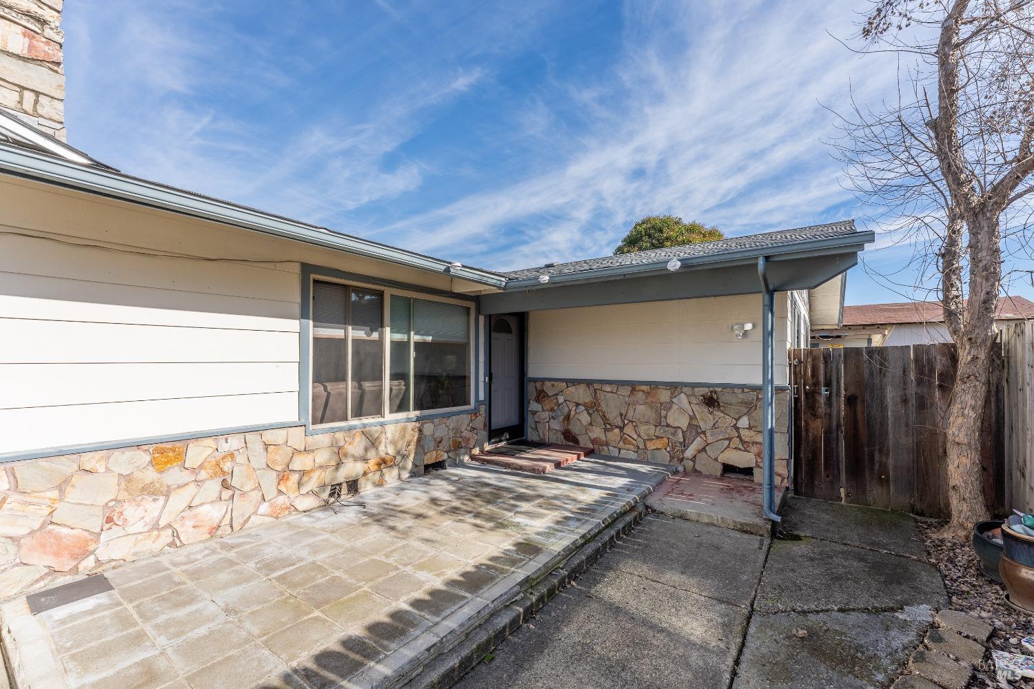 161 Zinfandel Dr