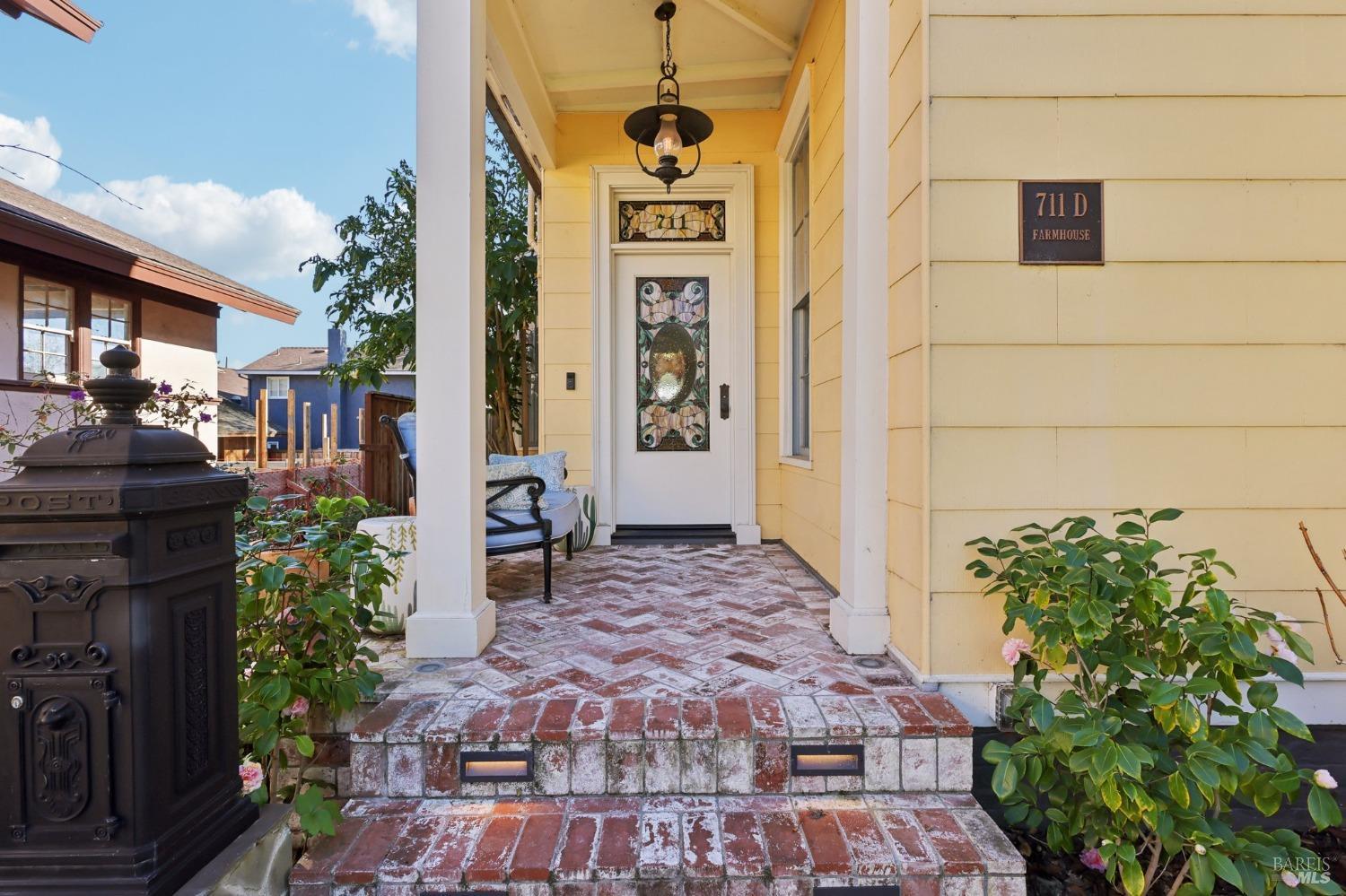 711 D Street