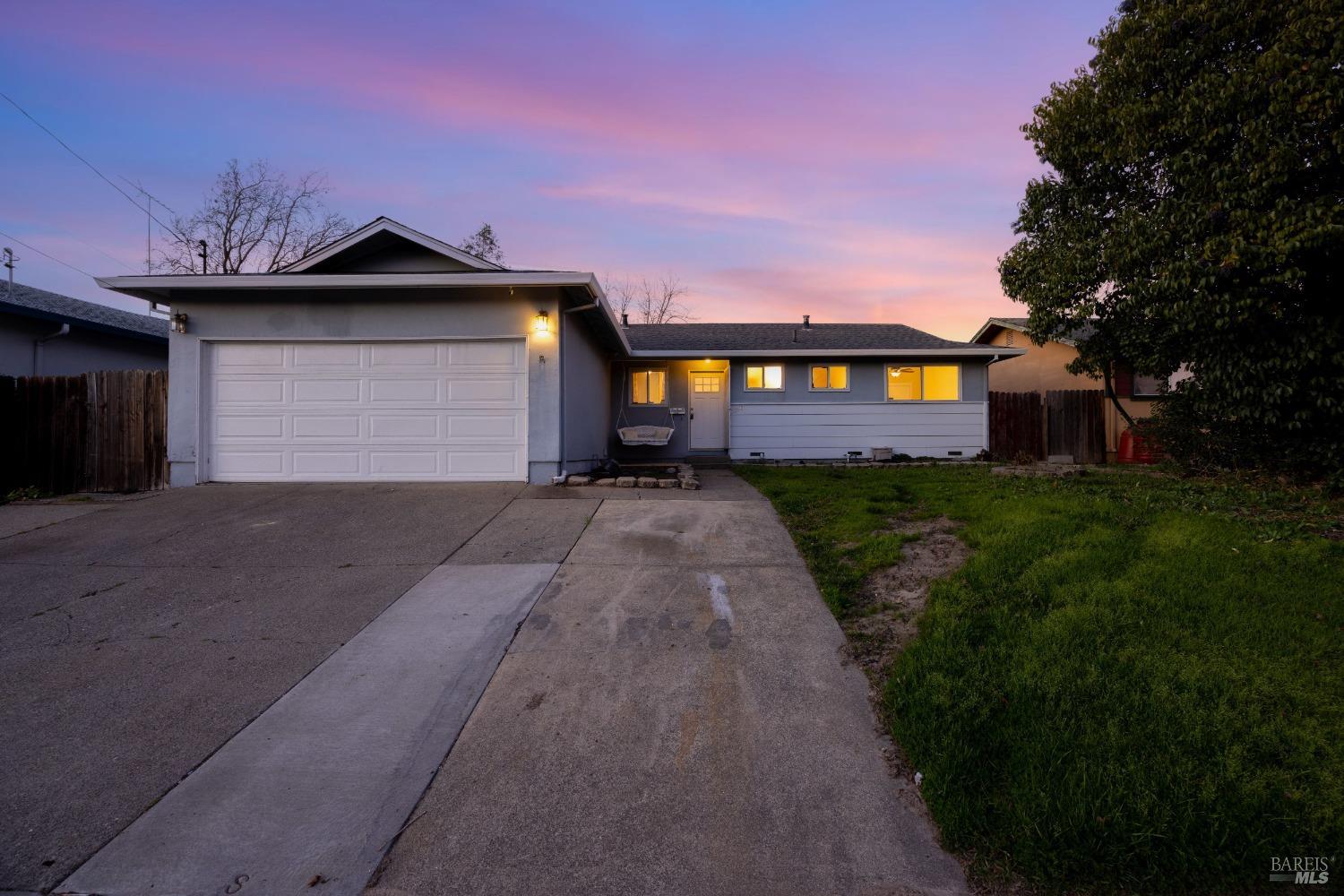 2733 Yuma St