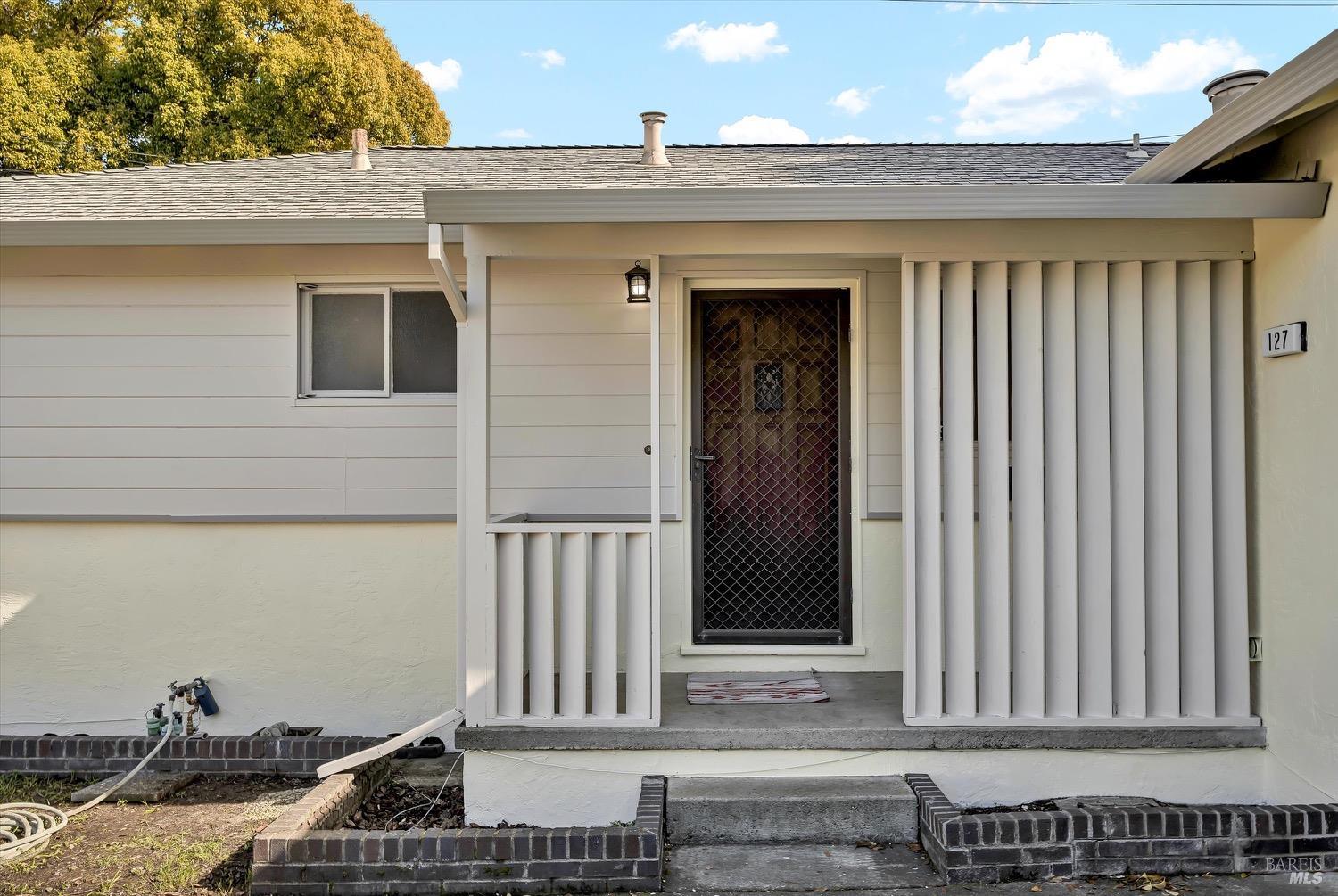 127 Manhattan Dr