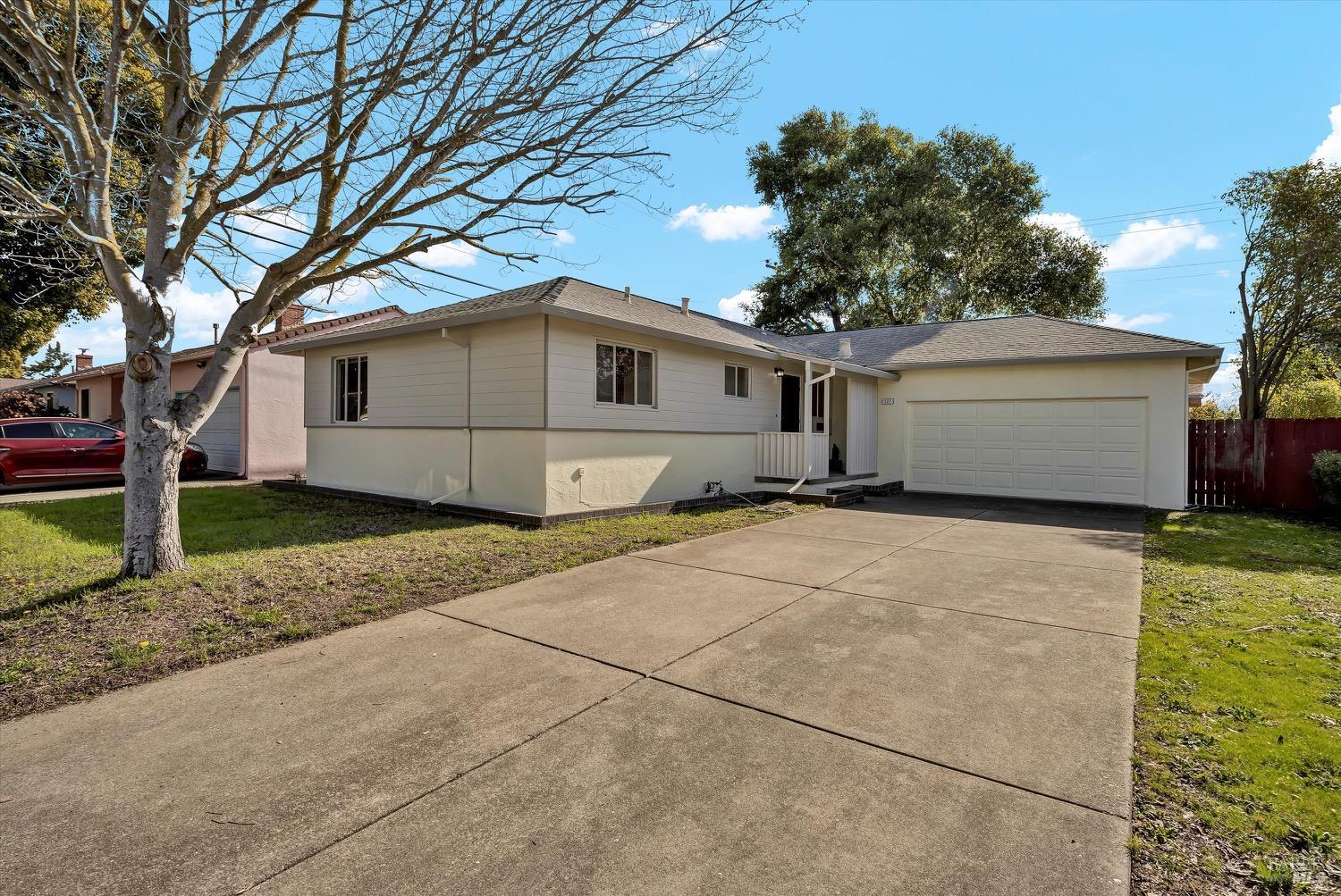 127 Manhattan Dr