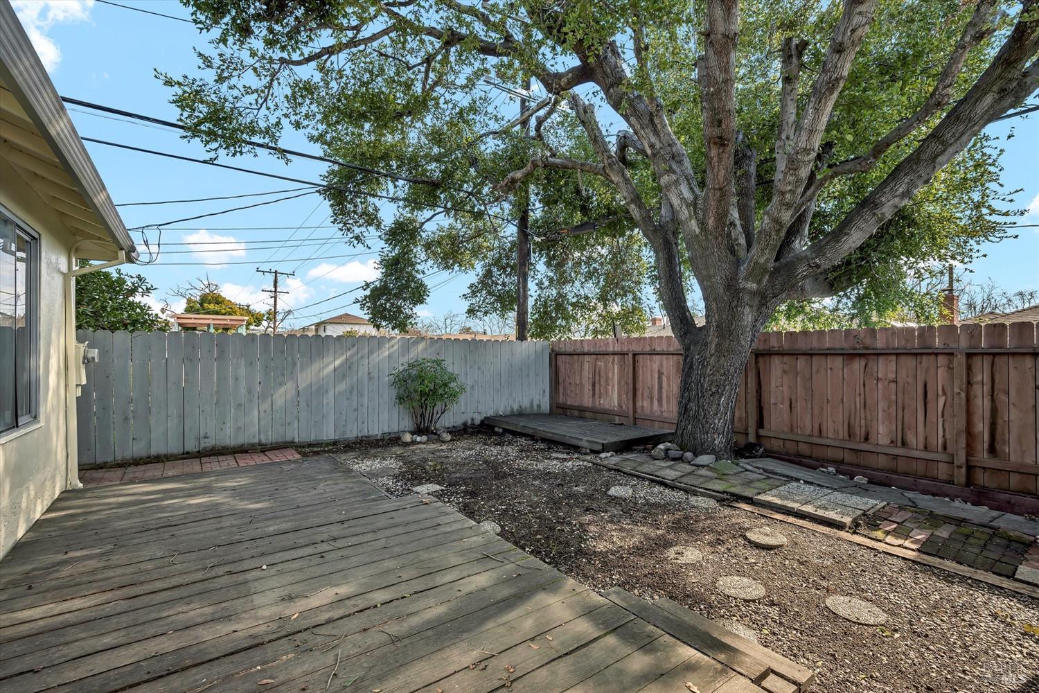 127 Manhattan Dr