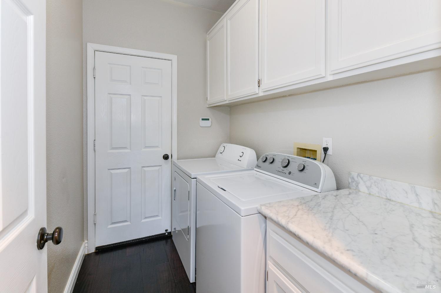 8 Helman Ct