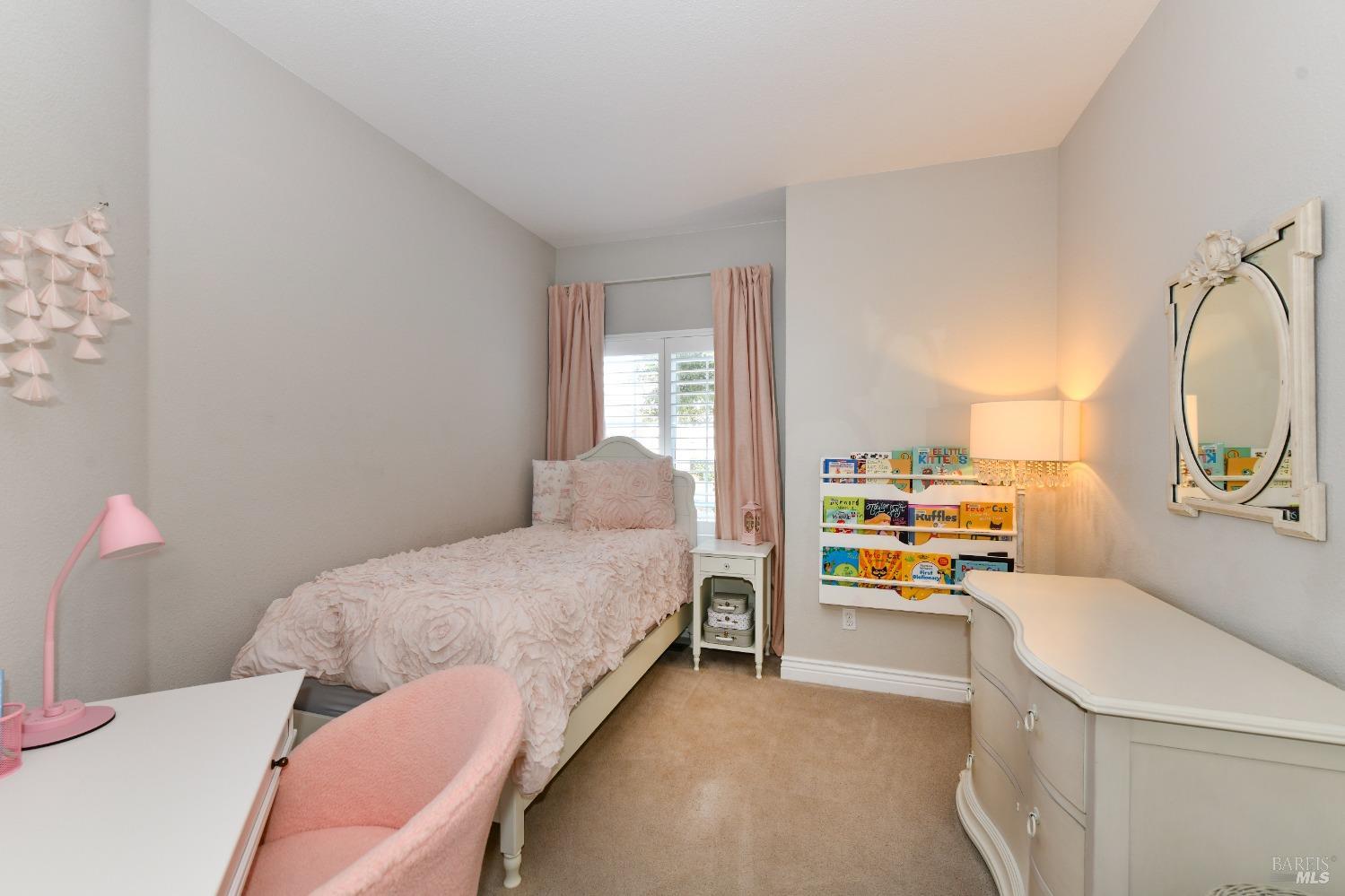 8 Helman Ct