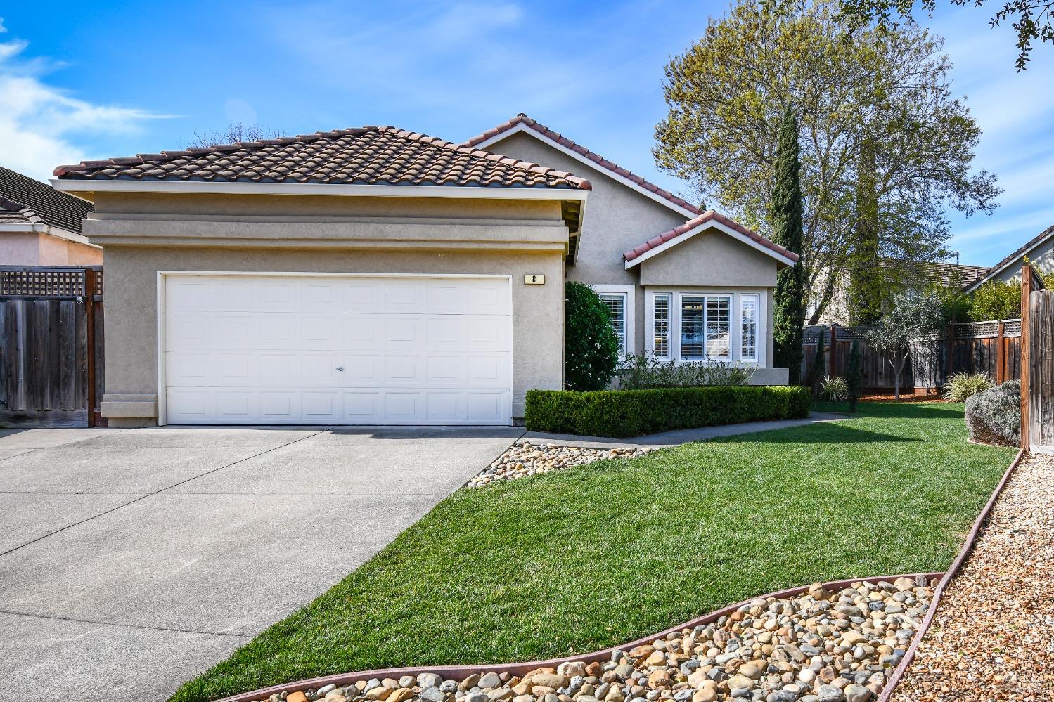 8 Helman Ct
