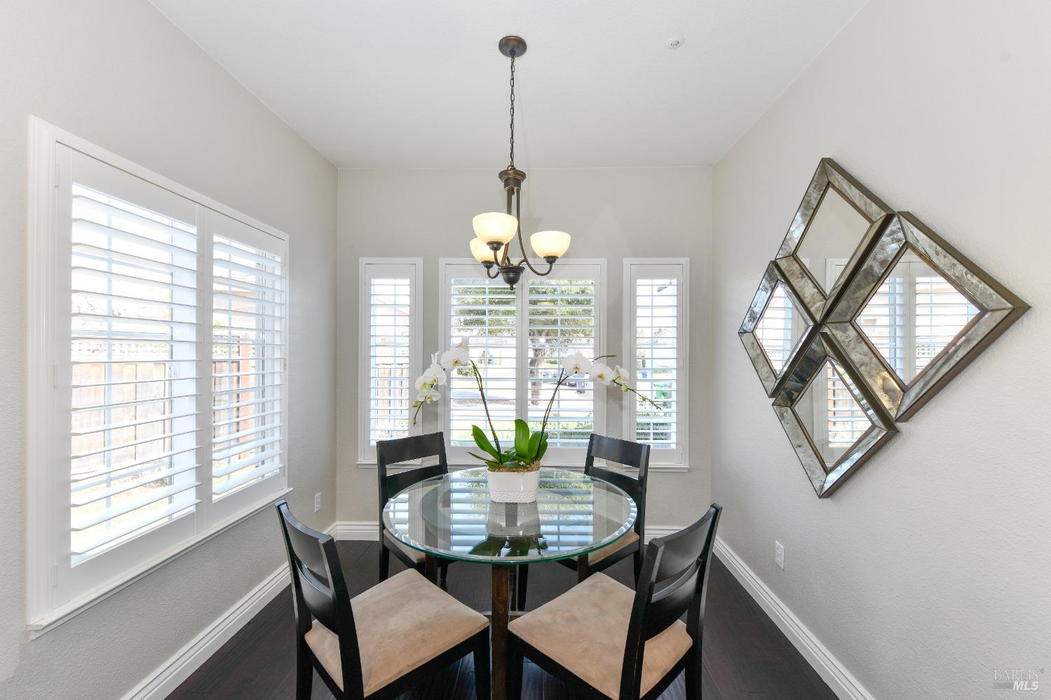8 Helman Ct